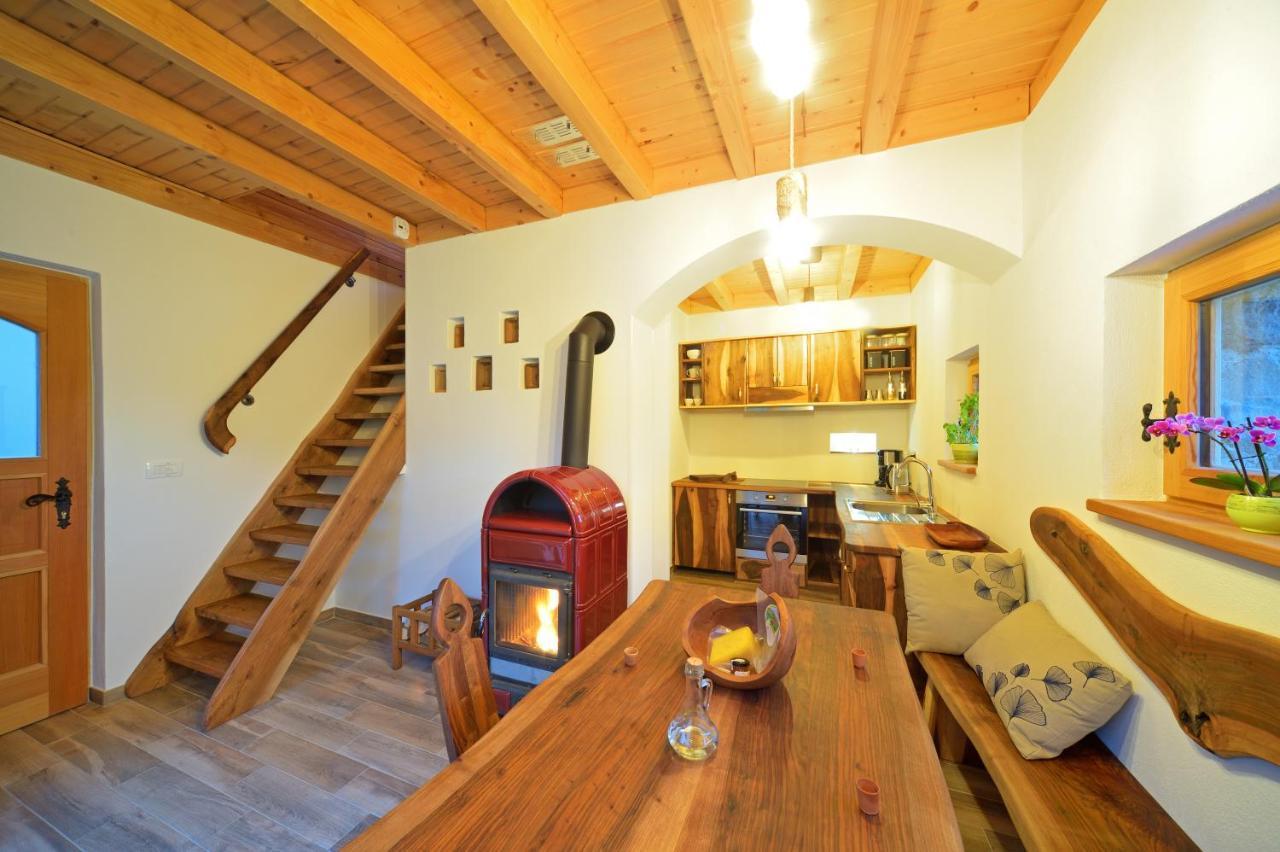 Granaries Pear & Walnut Villa Tolmin Exterior photo